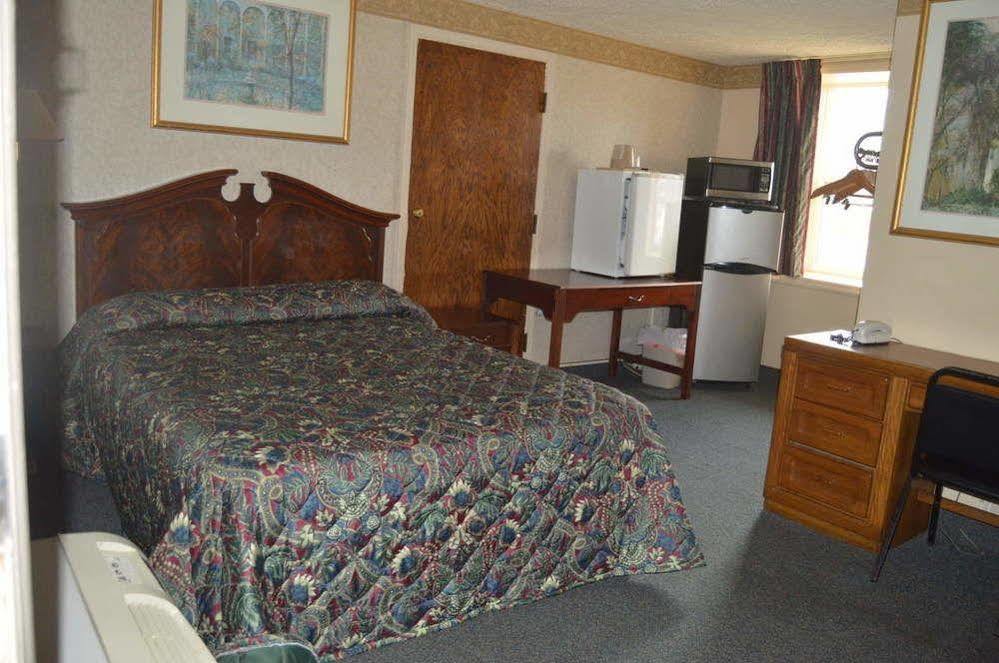 Budget Inn Of Tazewell County Pounding Mill Екстер'єр фото